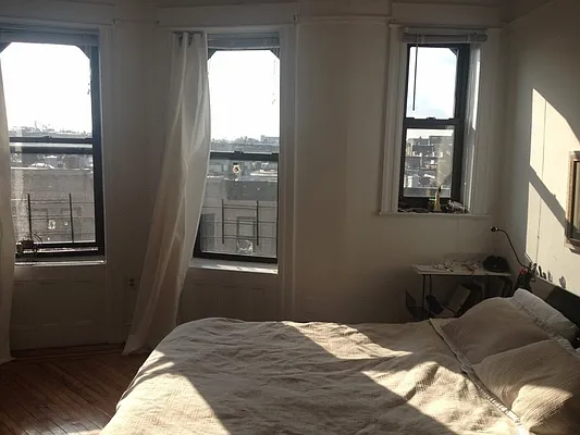 Rented by Metropolitan Realty | media 26