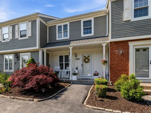 204 Twin Brook Court, Carmel, NY 10512