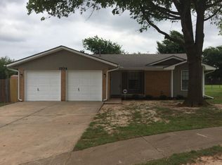 1104 Aspen Ct, Moore, OK 73160