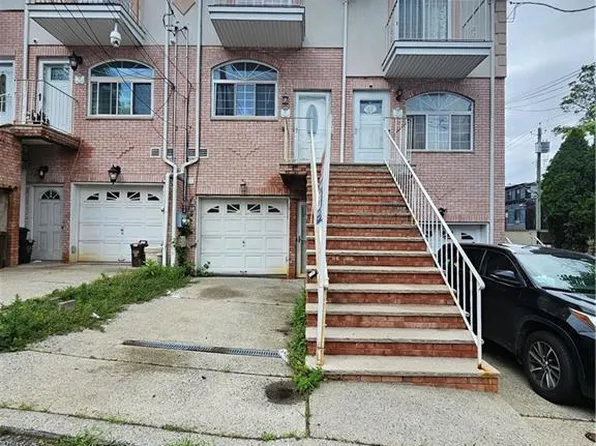 17 Maxie Ct, Staten Island, NY 10304