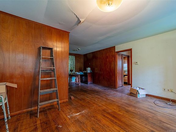 4th image of 1315 E Osage Ave