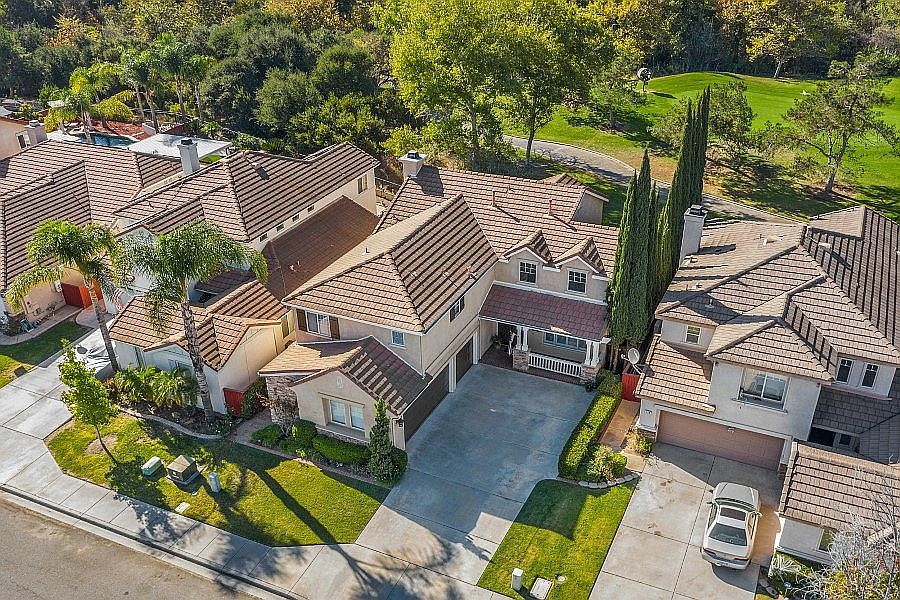 1st image of 556 Golf Glen Dr