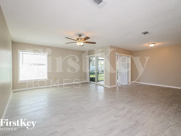 724 Dromedary Dr — Photo 4