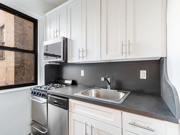 5th image of 225 W 12th St APT 3G