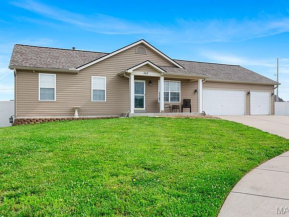 2nd image of 343 Aspen Creek Dr