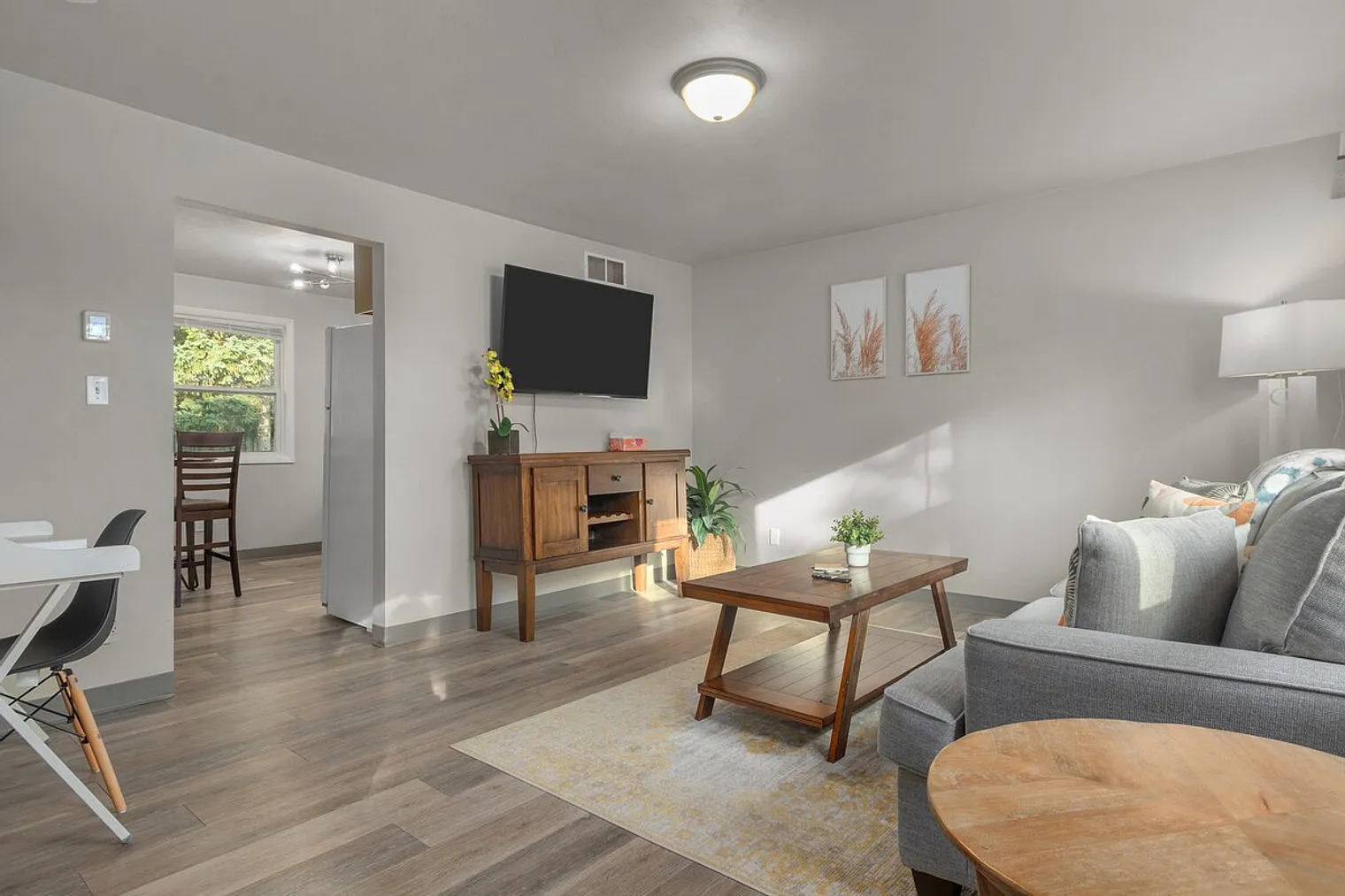 2 bed, 1.0 bath, $4,884 — Photo 3