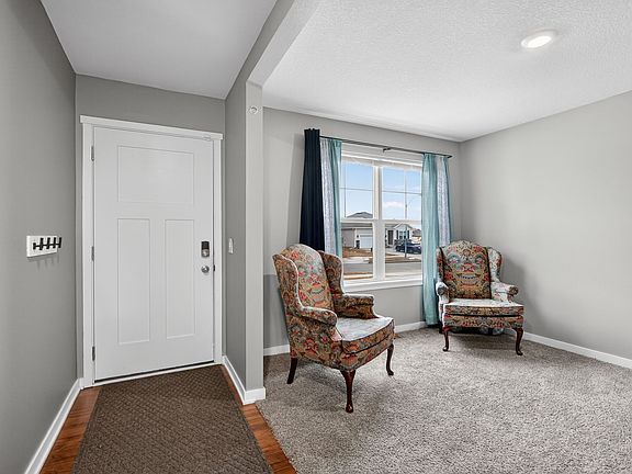 4th image of 920 Cove St SE