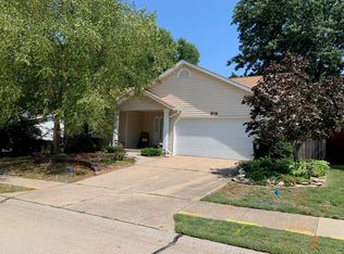 976 Whispering Ridge Ln, Saint Peters, MO 63376