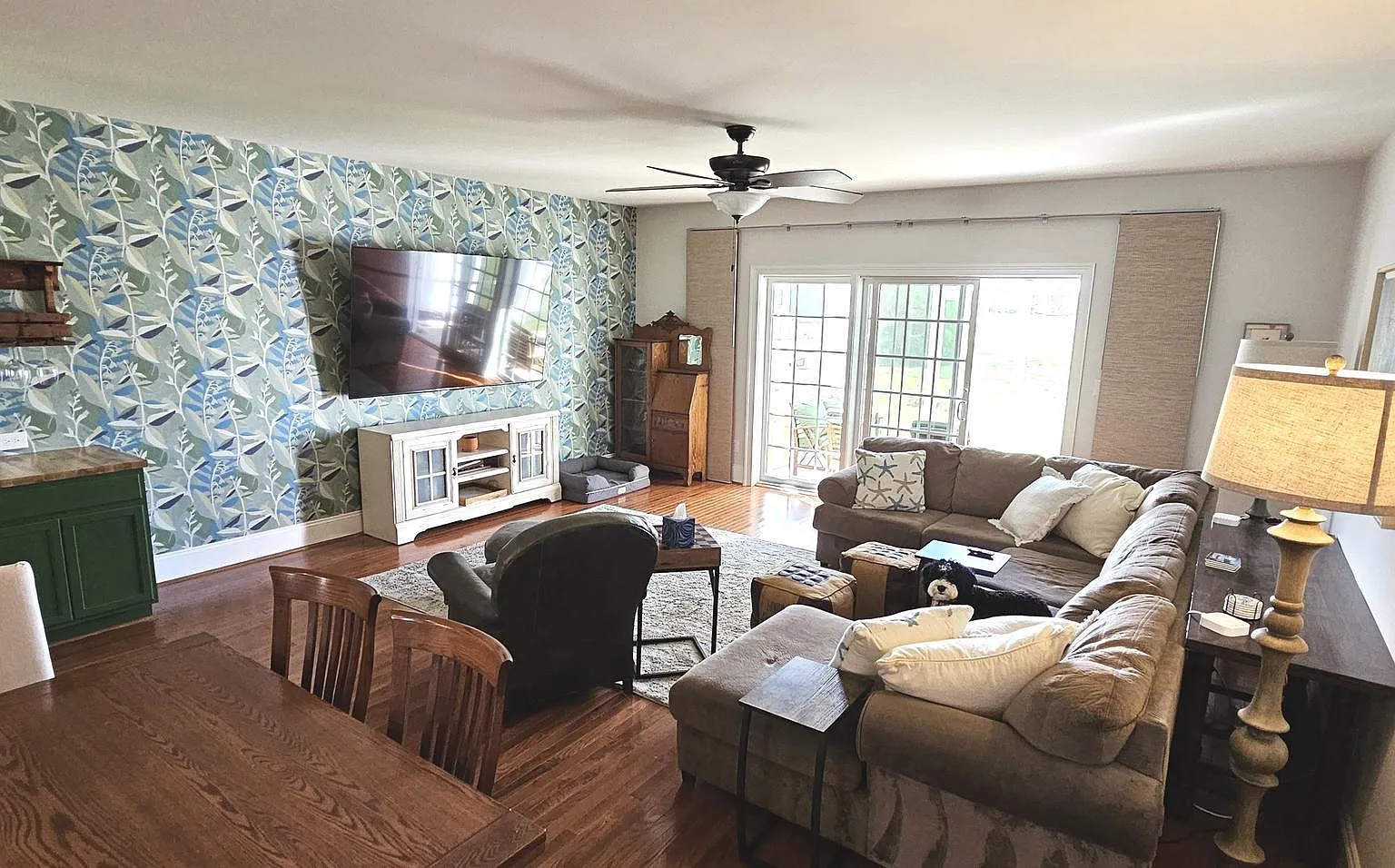3 bed, 3.5 bath, 2100 sqft, $2,400 — Photo 2