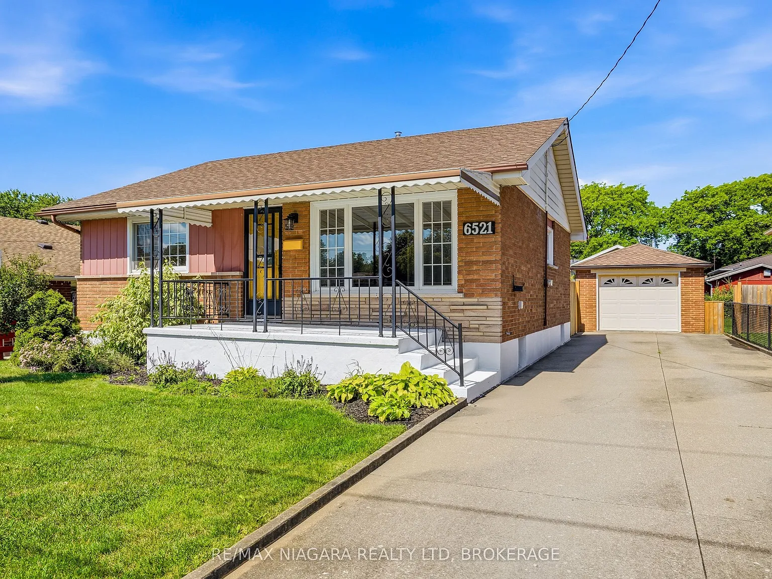 4 bed, $2,300 — Photo 1