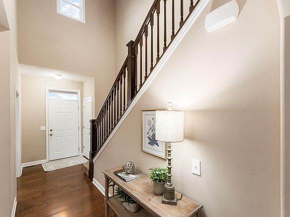 4th image of 350 Linda Lee Ln