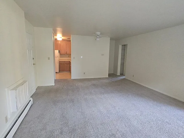 Mulford Park Apartments — Photo 12