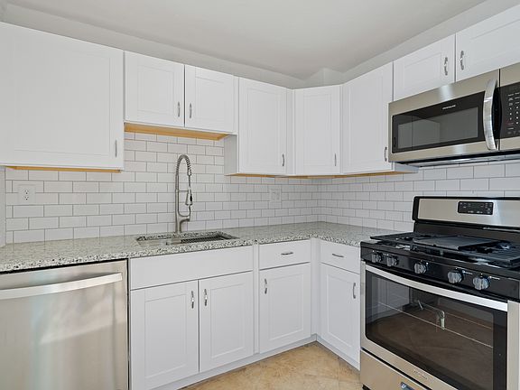 5th image of 2304 N 10th Ave #1
