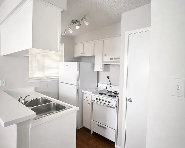 104 W 38th 1/2 St — Photo 9
