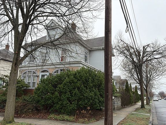2nd image of 16 Park Pl