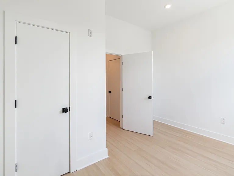 4408 Lancaster Ave — Photo 28