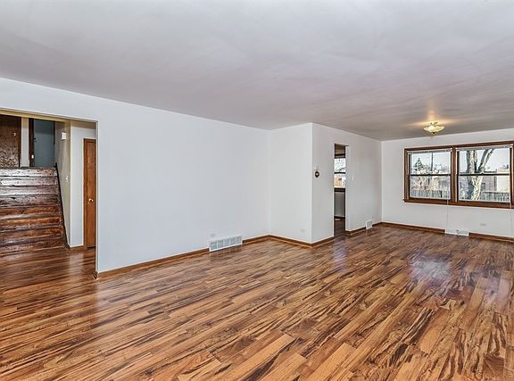 3rd image of 540 Thornwood Dr