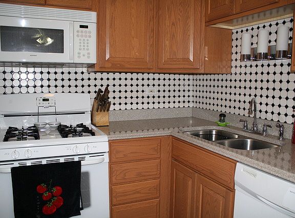 4th image of 7360 Fairview Ave APT 206
