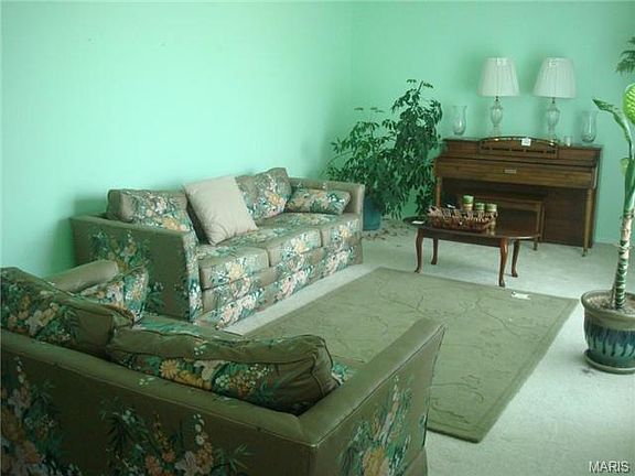 3rd image of 2208 Centeroyal Dr