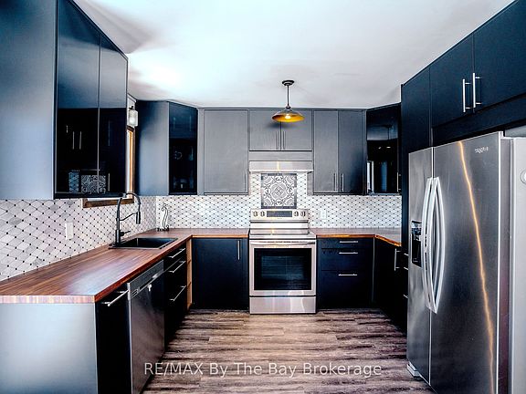 3rd image of 247 Simcoe St