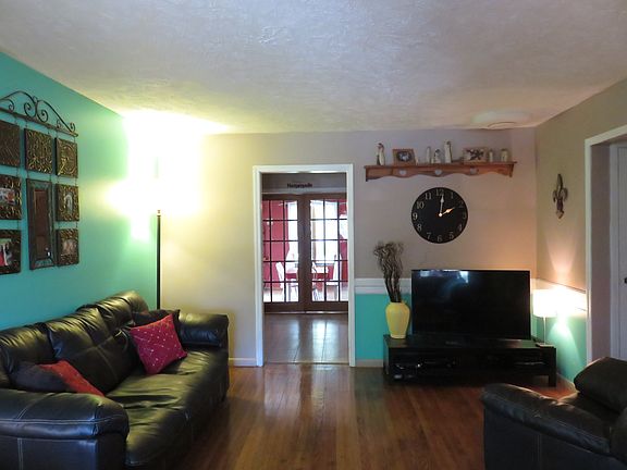 5th image of 2540 Tulip Dr