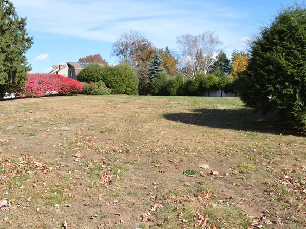 Old Common Road, Wethersfield, CT 06109