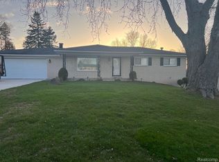 5447 Guyette St, Clarkston, MI 48346