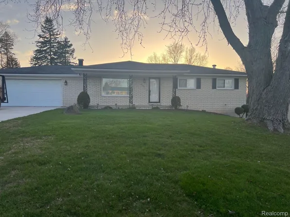 5447 Guyette St, Clarkston, MI 48346