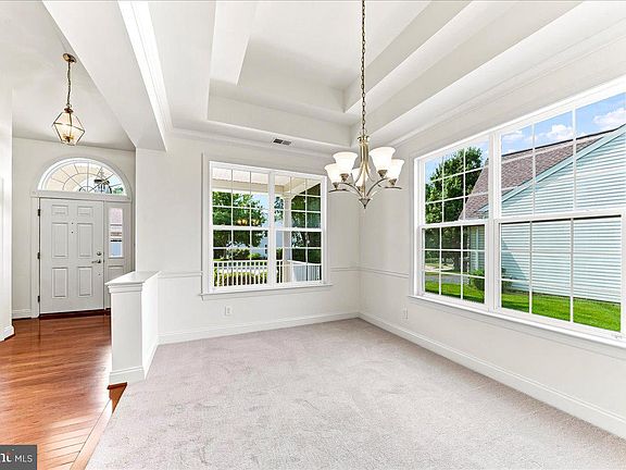 5th image of 207 Hendrickson Ln