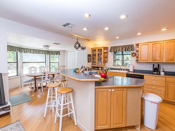 3rd image of 19406 Pine Valley Dr
