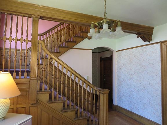 Common lobby with secure front door entry