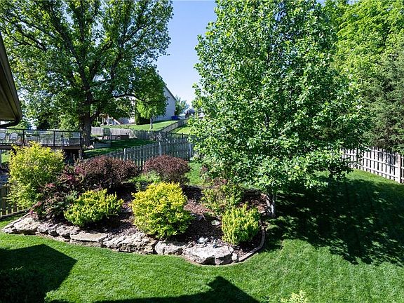3rd image of 7100 Woodland Dr