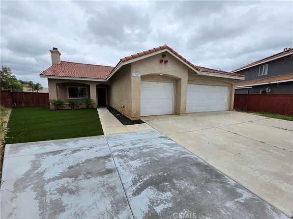 27185 White Ct