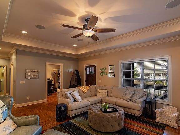 5th image of 1050 River Bend Dr