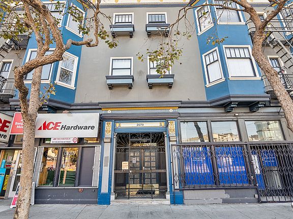 Front exterior view of the apartment building at 2075 Market St, San Francisco, CA 94114, USA