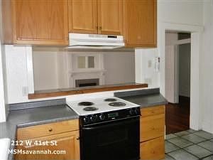 4th image of 212 W 41st St