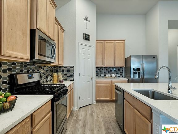 4th image of 220 Baralo St