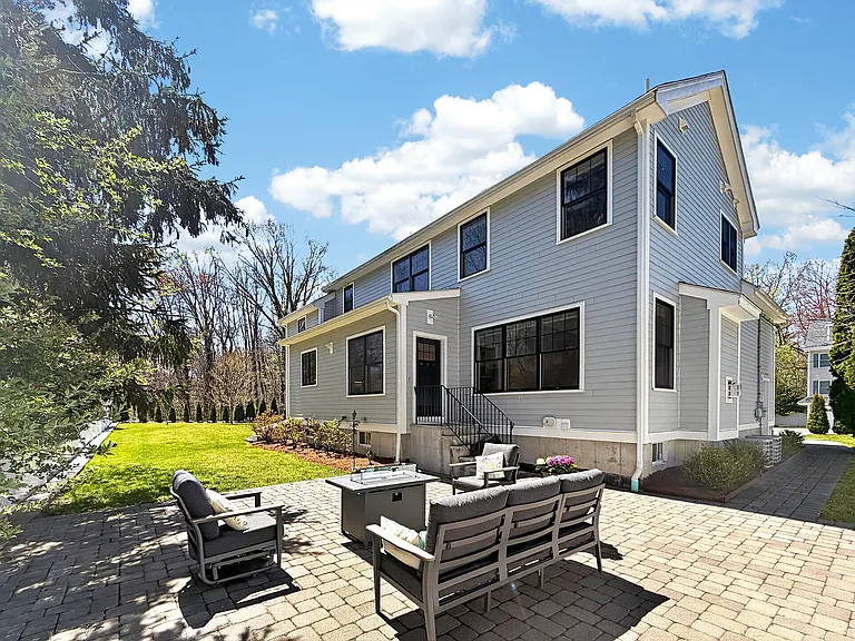 16 Walsh Rd — Photo 41