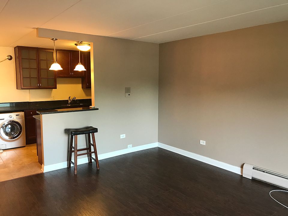 1st image of 560 Lawrence Ave APT 210