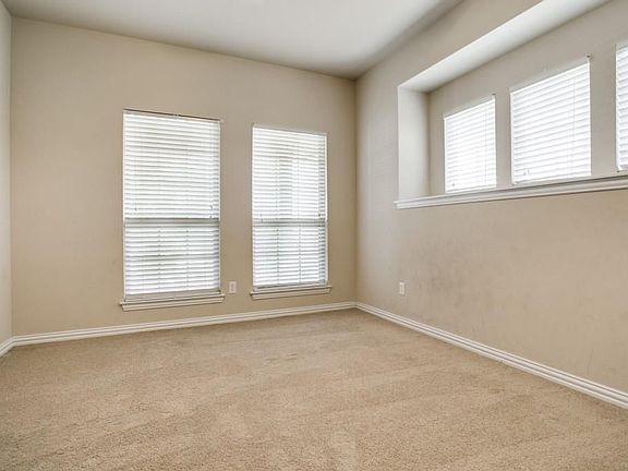 4th image of 3001 Ruby Dr