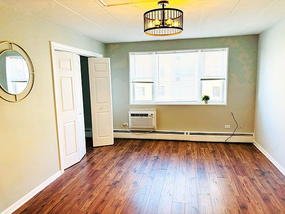 2nd image of 6161 N Hoyne Ave #29