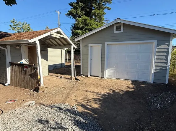 1247 C St, Springfield, OR 97477