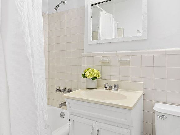 5th image of 321 E 45th St APT 11B