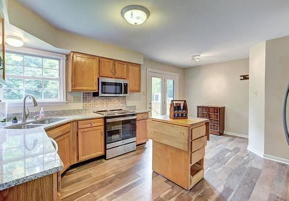 3rd image of 10355 Tarleton Dr