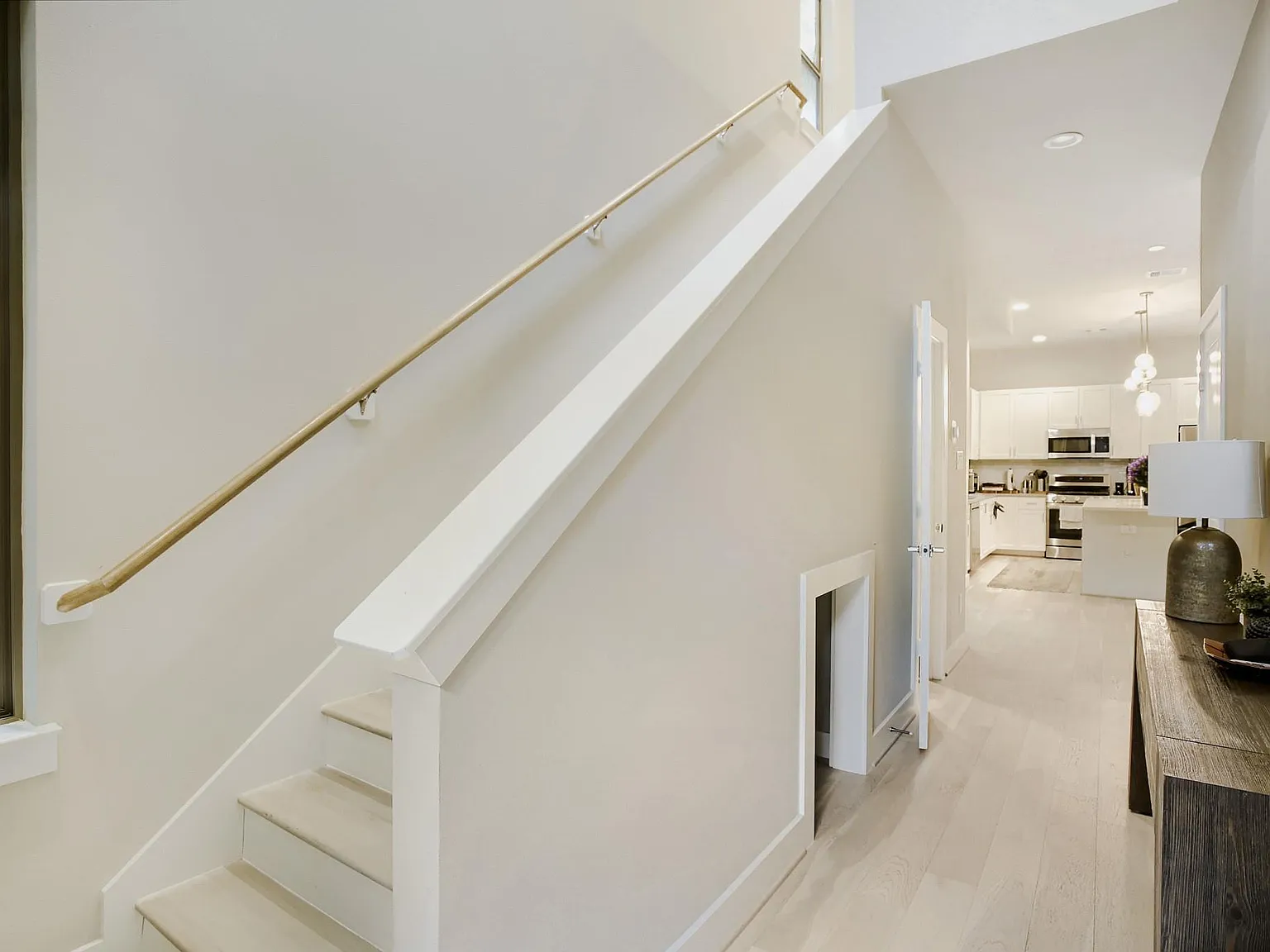 3 bed, 2.5 bath, 1936 sqft, $2,800 — Photo 3