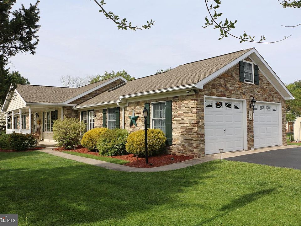 1st image of 19504 Thomas Dr