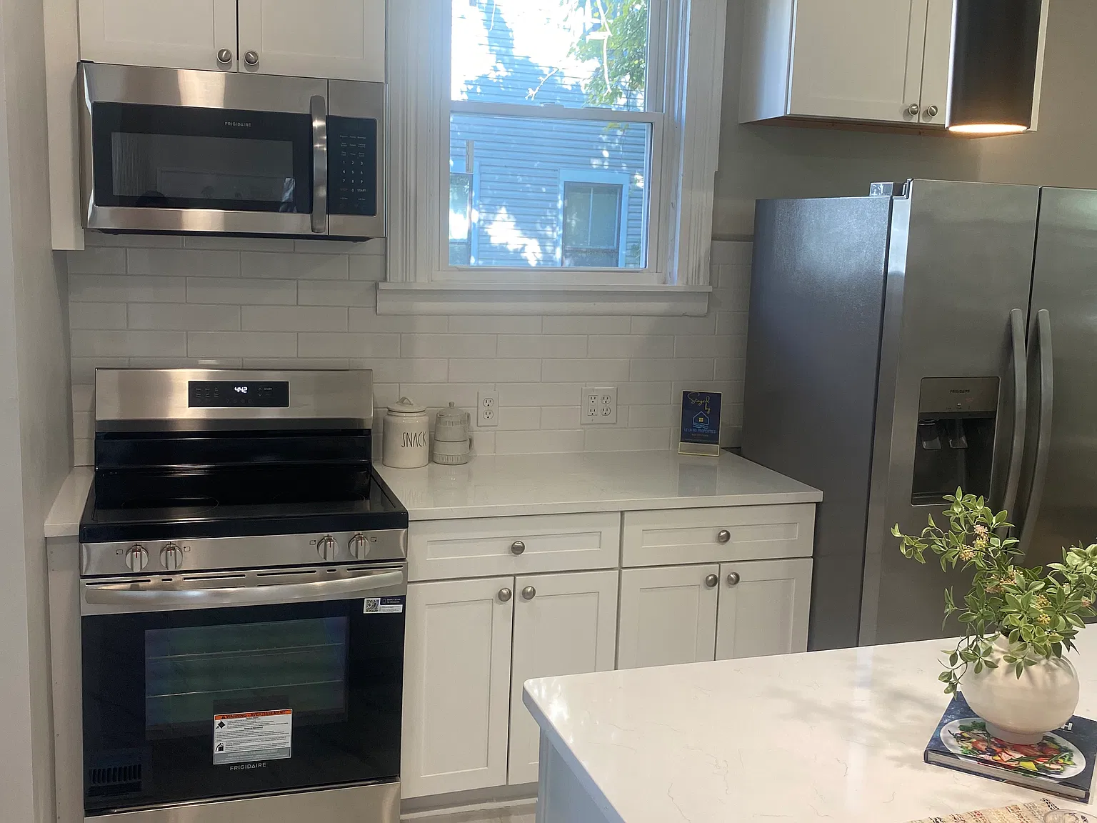 4 bed, 2.5 bath, 2208 sqft, $2,900 — Photo 2
