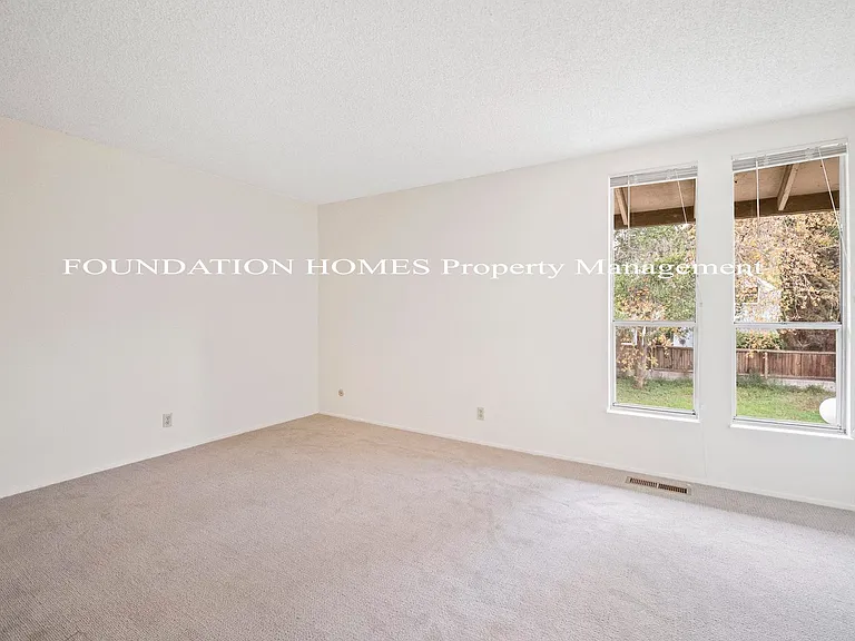 67 Roundtree Blvd — Photo 9