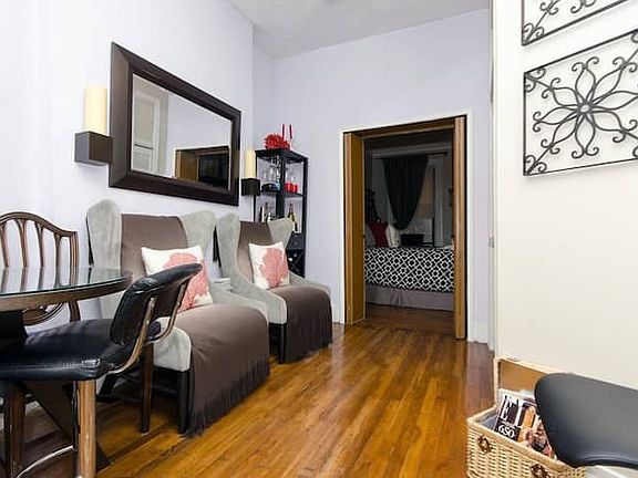 3rd image of 241 W 15th St #2RW