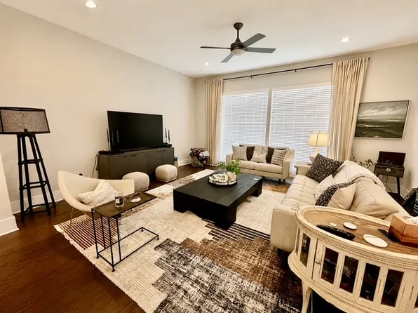 803 Winslow Way Dr, Atlanta, GA 30318